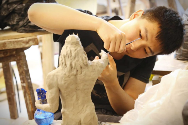 Incorporating Clay Sculpting Into Art Education